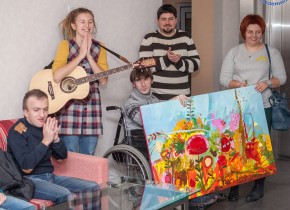 Художественные полотна молодежи «Джерела» украсили отель «ADVENUS»  во Львове
